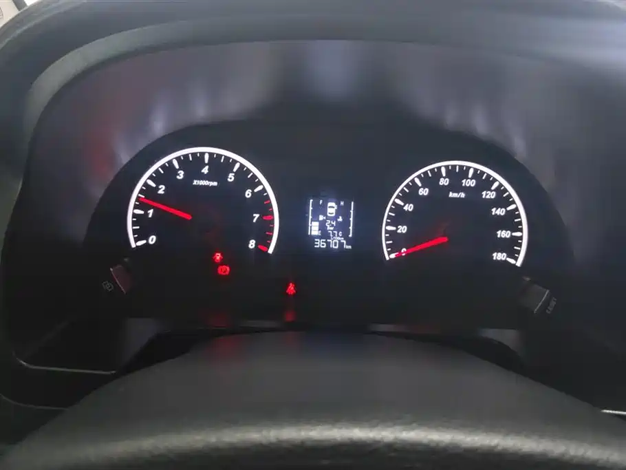 Lingzhi 2022 M5L 1.6L practical 7-seater купить на сайте DeffCars