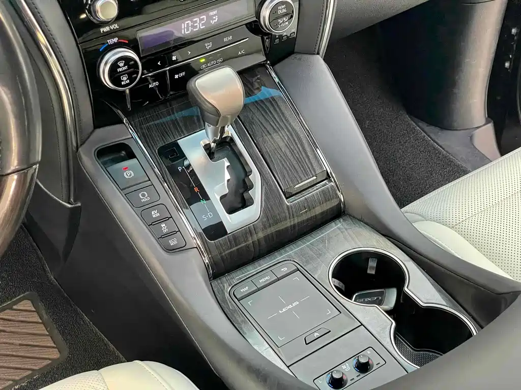 Lexus LM 2020 300h seven-seater elegant version купить на сайте DeffCars