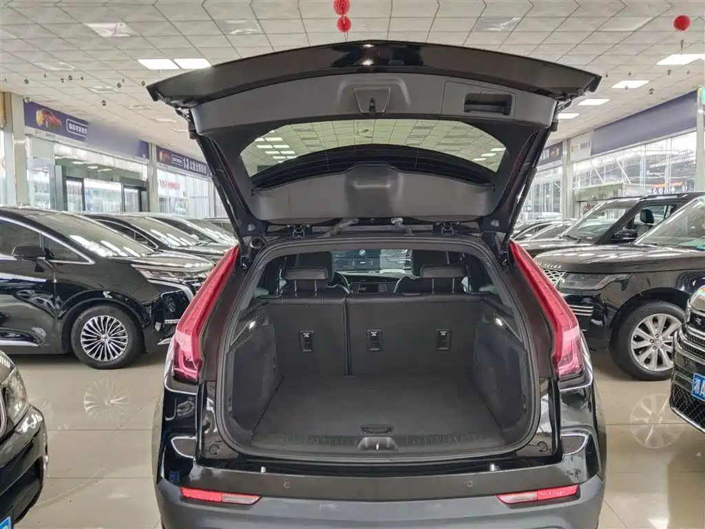 Cadillac XT4 2022 28T two-wheel drive fashion model купить на сайте DeffCars