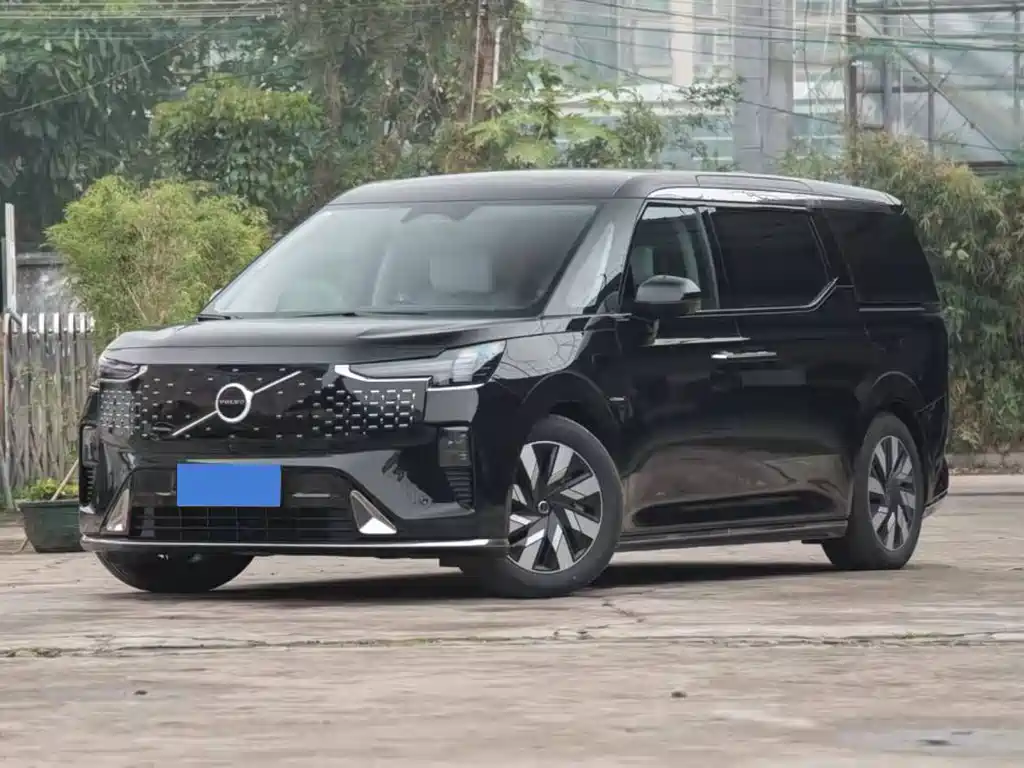 Volvo EM90 2025 Ultra six-seater купить на сайте DeffCars