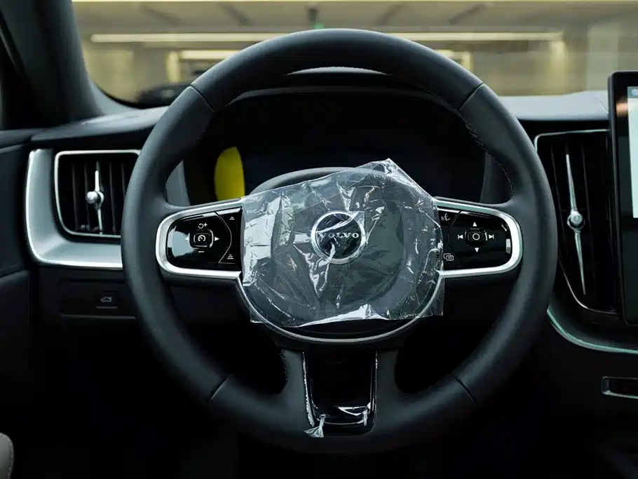 Volvo XC60 2026 B5 four-wheel drive Zhiyi Luxury Edition купить на сайте DeffCars