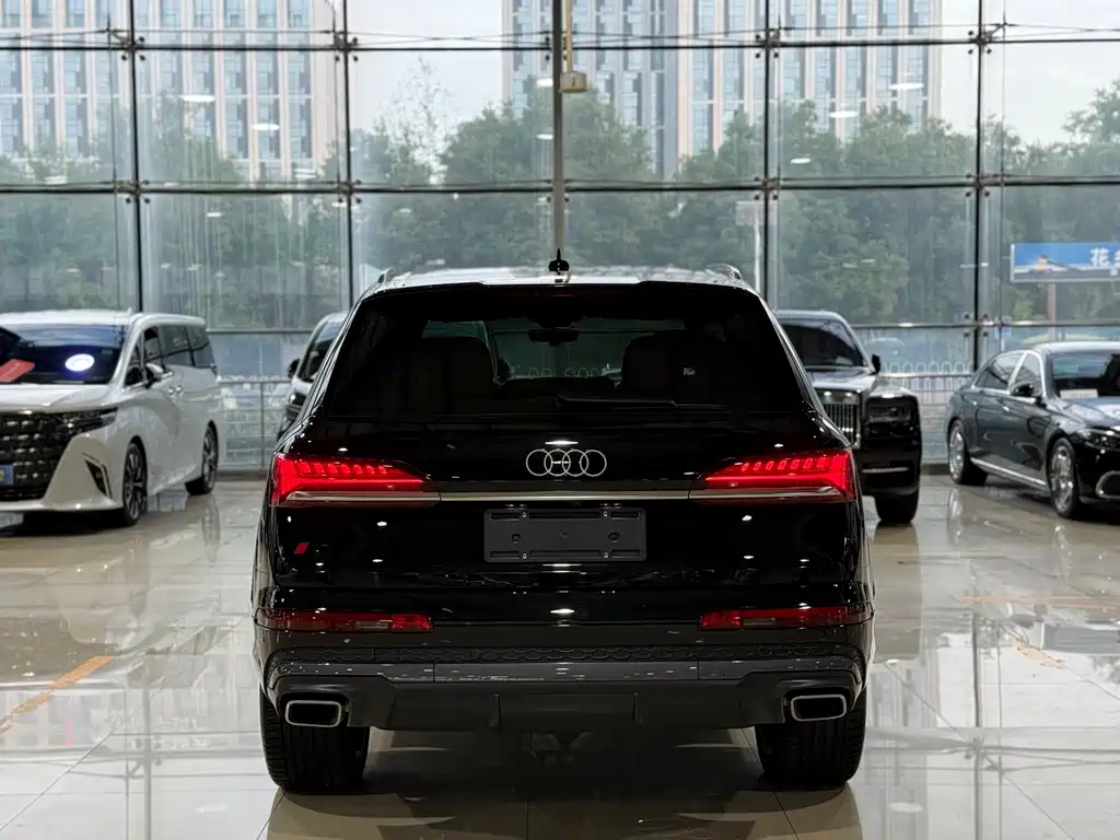 Audi Q7 2025 55 TFSI quattro S line sports купить на сайте DeffCars