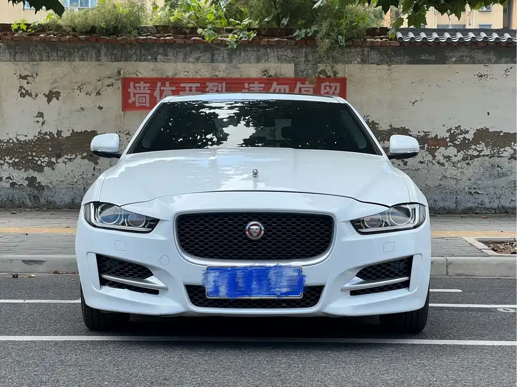 Jaguar XE 2015 2.0T 200PS R-Sport купить на сайте DeffCars