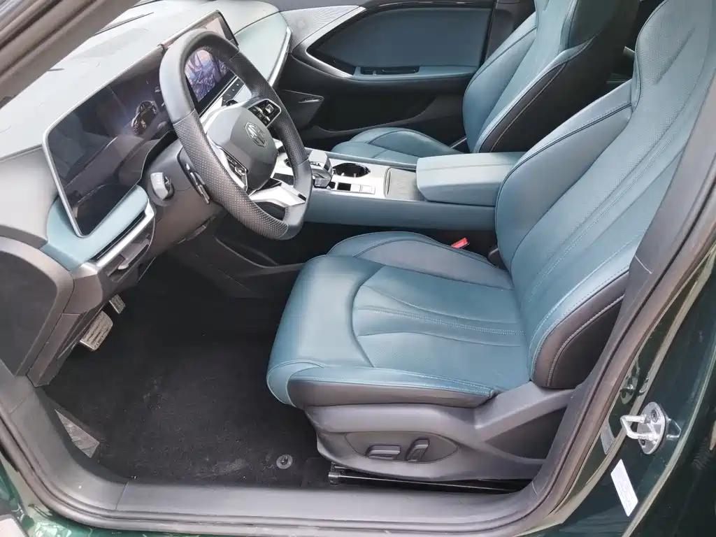 MG7 2023 2.0T Automatic Beauty Hunting Exclusive Edition купить на сайте DeffCars