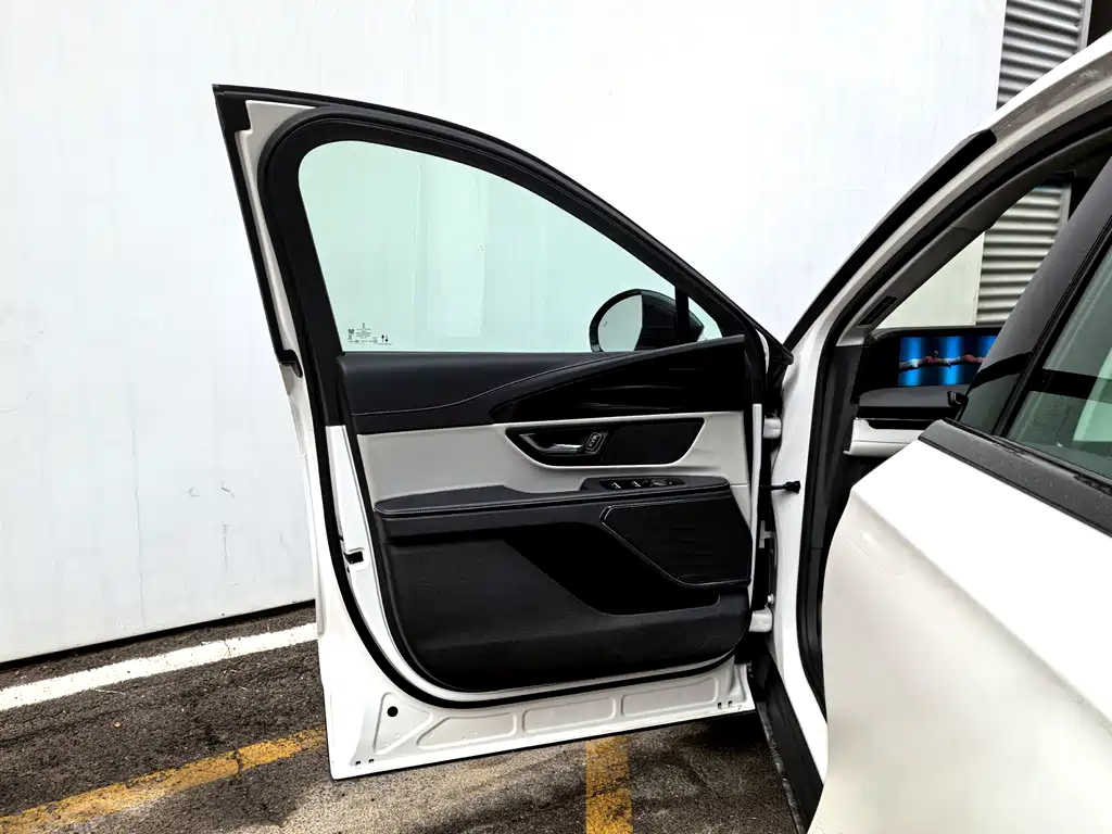 Voyager 2025 2.0T four-wheel drive exclusive edition купить на сайте DeffCars