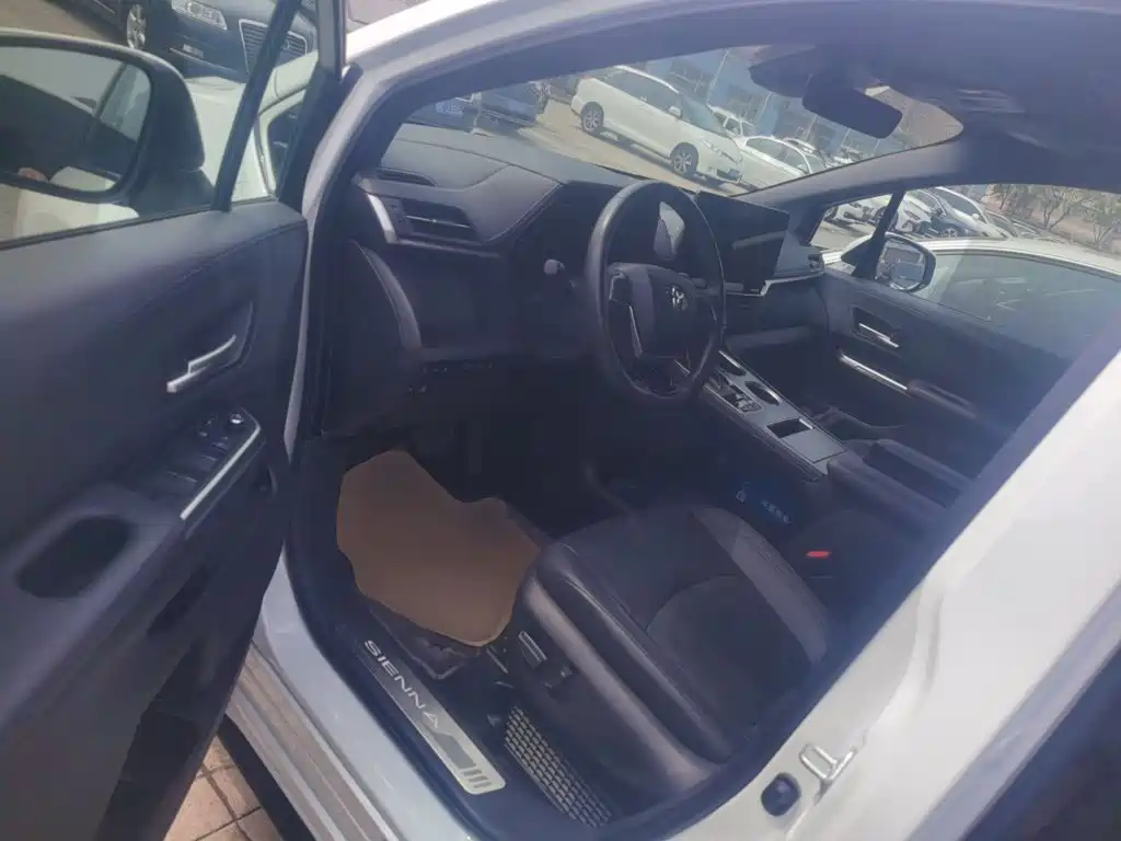 SIENNA 2023 2.5L Hybrid Premium Edition купить на сайте DeffCars