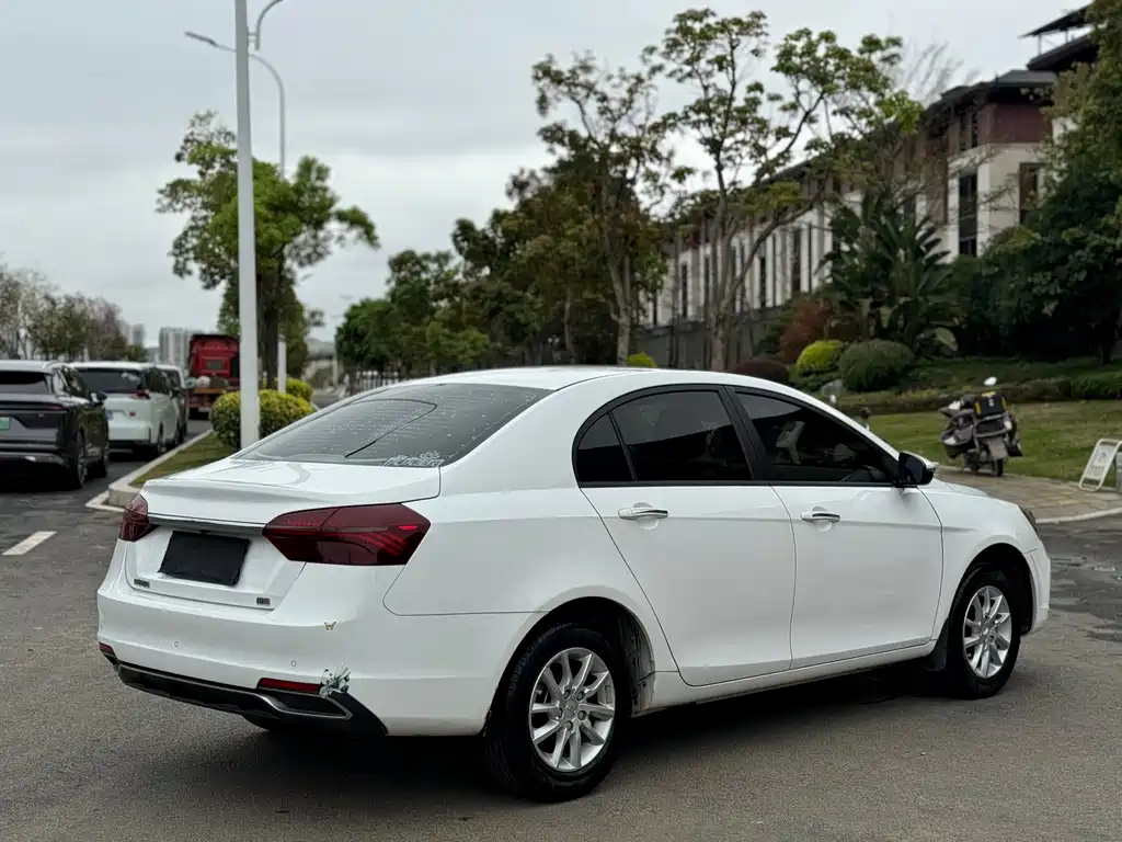 Emgrand 2020 1.5L manual luxury model купить на сайте DeffCars