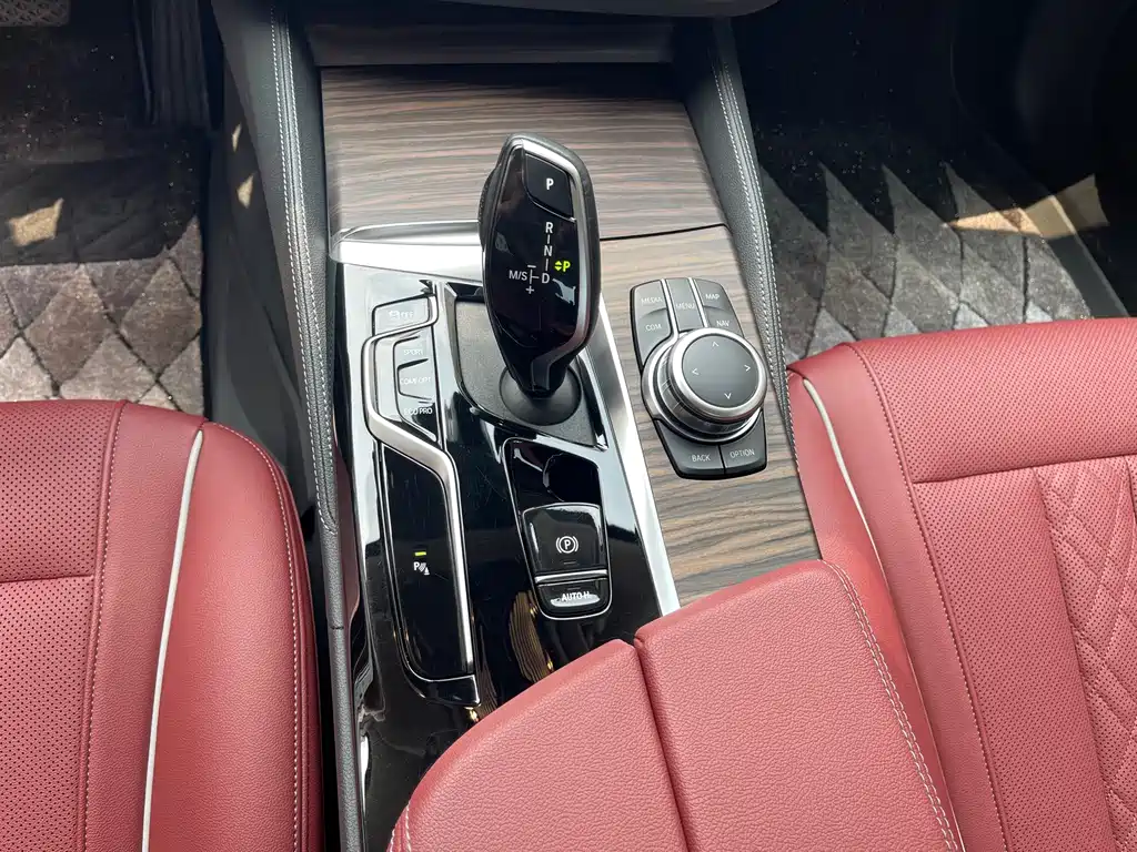 BMW 5 Series 2022 530Li Leading Luxury Package купить на сайте DeffCars