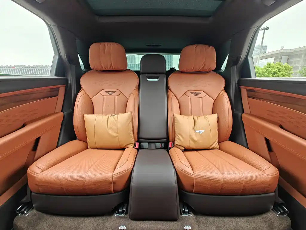 Bentayga 2023 4.0T V8 long wheelbase version купить на сайте DeffCars