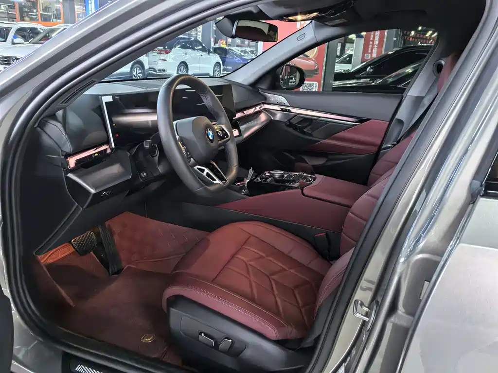 BMW 5 Series 2025 530Li Leading M Sports Package купить на сайте DeffCars