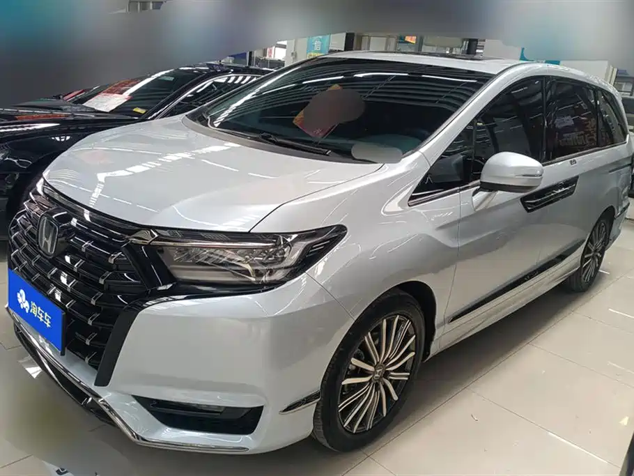 Alison 2024 2.0L e:HEV Deluxe Edition купить на сайте DeffCars