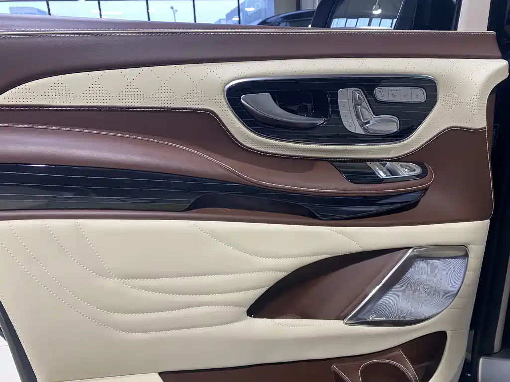 Mercedes-Benz V-Class 2022 V 260 L Long Wheelbase Luxury Edition купить на сайте DeffCars