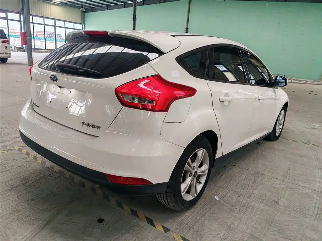 Focus 2017 hatchback 1.6L automatic comfort smart mobility version купить на сайте DeffCars