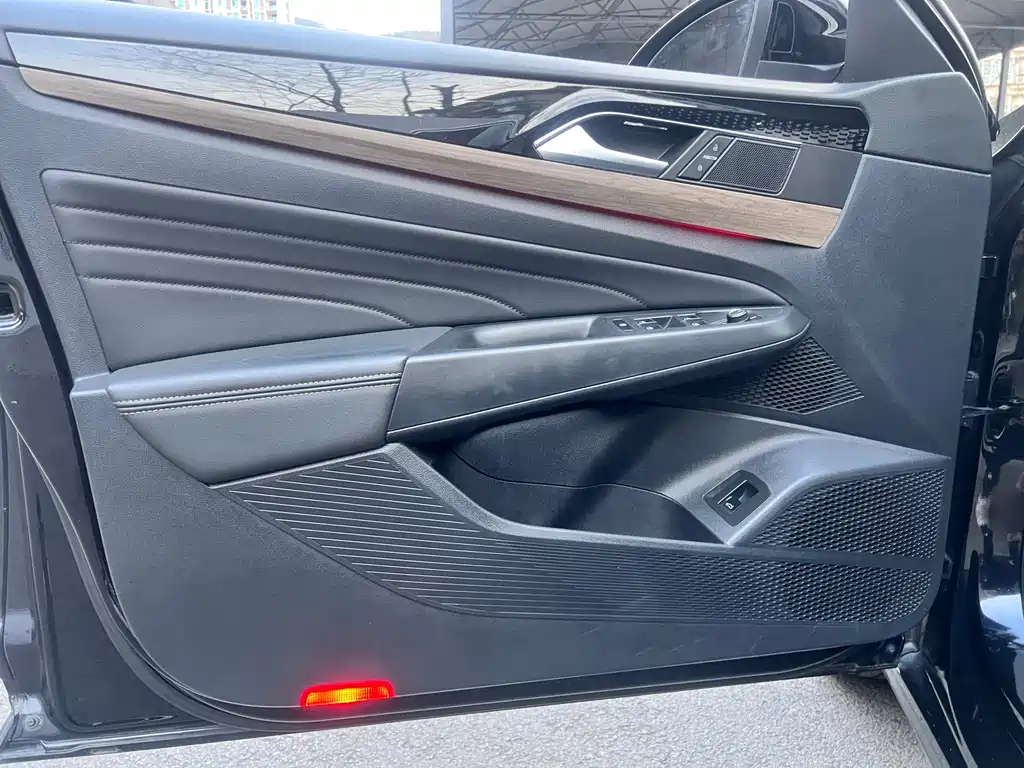 Passat 2019 330TSI Deluxe Edition National VI купить на сайте DeffCars