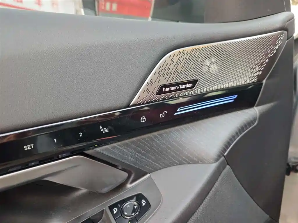 BMW 5 Series 2024 525Li Luxury Package купить на сайте DeffCars