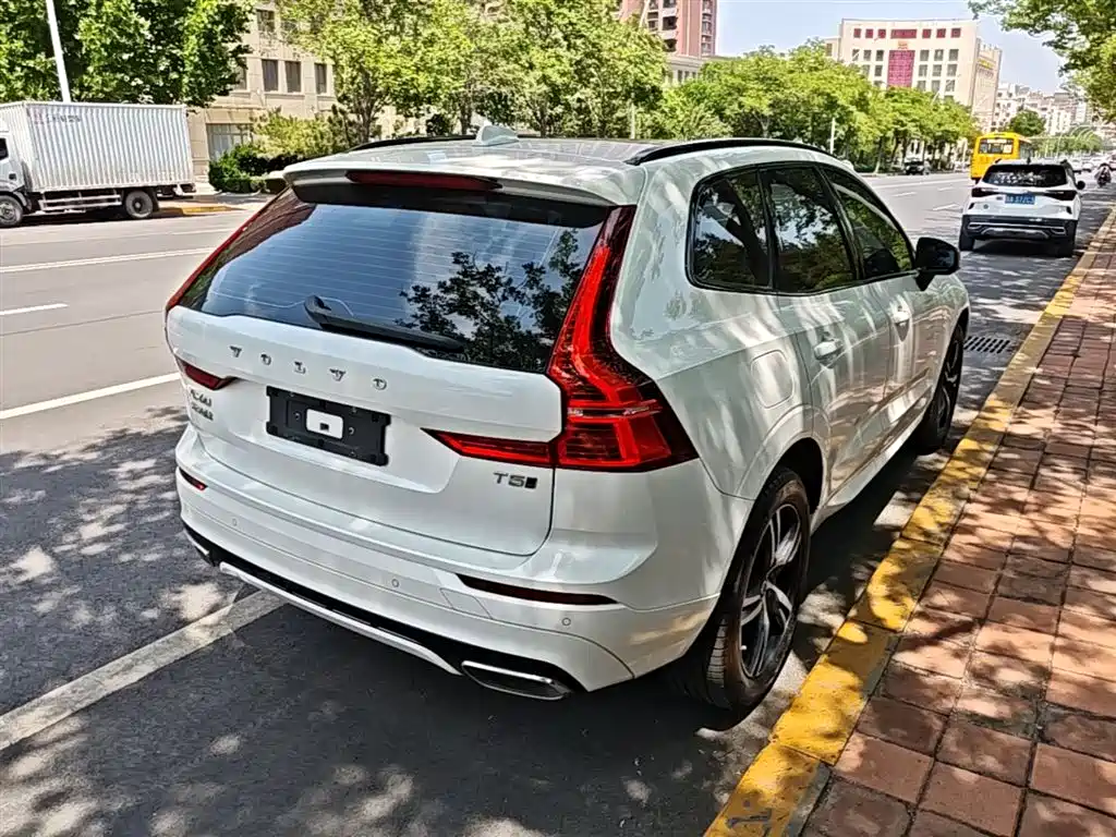 Volvo XC60 2021 T5 four-wheel drive Zhiyuan Sport Edition купить на сайте DeffCars