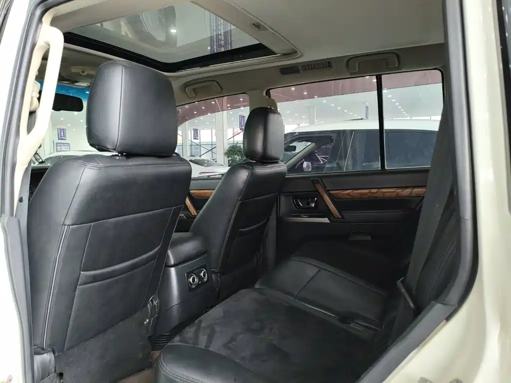 Pajero imported 2019 3.0L automatic premium version купить на сайте DeffCars