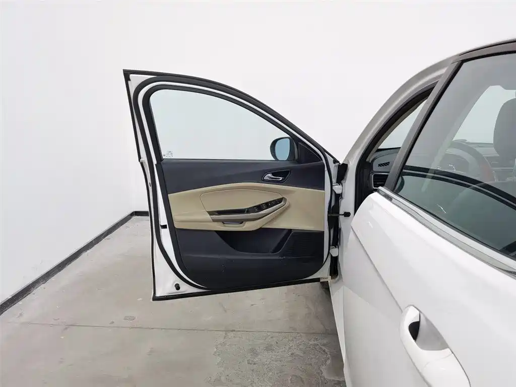 Escort 2017 facelift 1.5L manual comfort type купить на сайте DeffCars