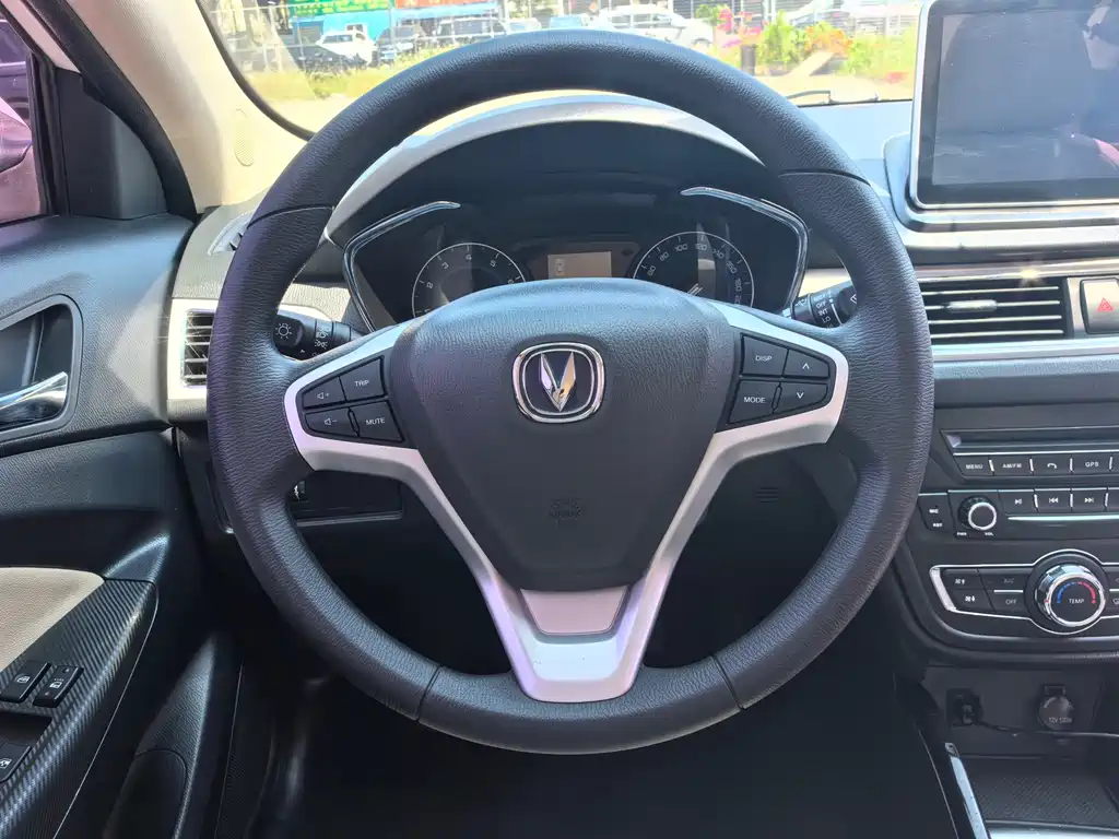 Yuexiang V7 2016 1.6L Manual Enjoyment Type National IV купить на сайте DeffCars