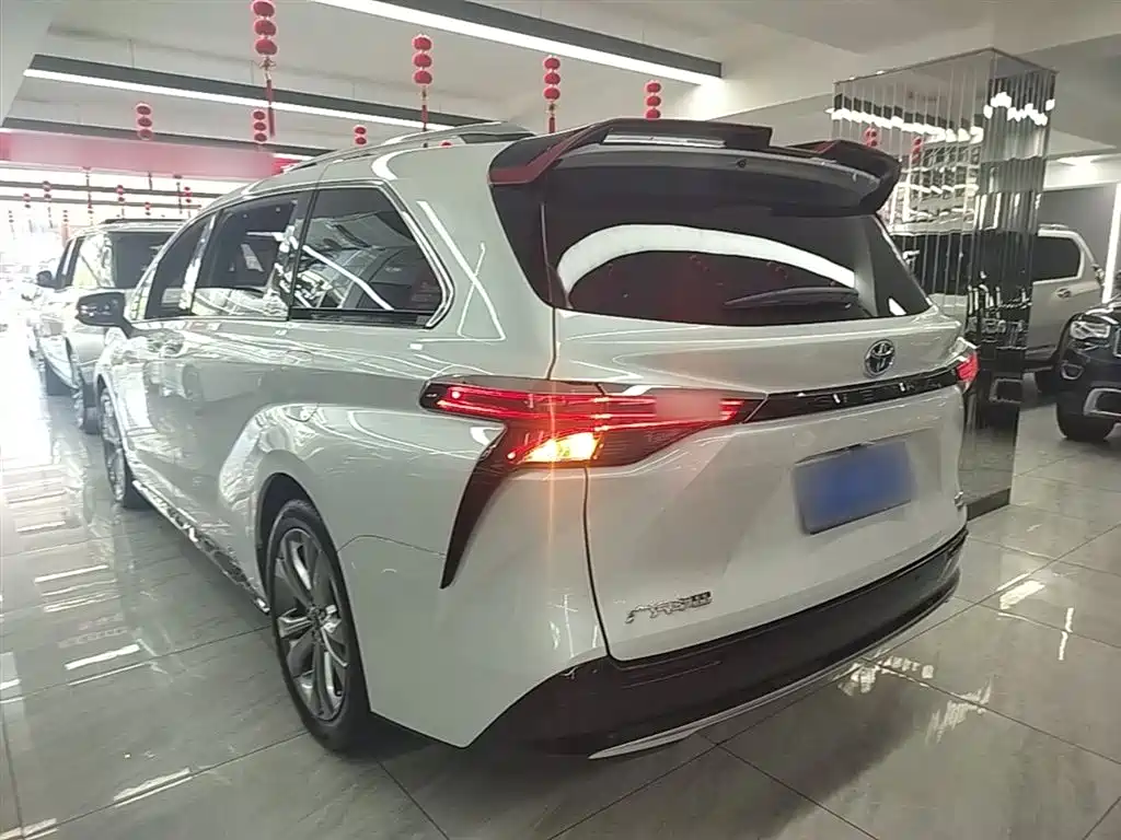 SIENNA 2023 2.5L Hybrid Premium Edition купить на сайте DeffCars