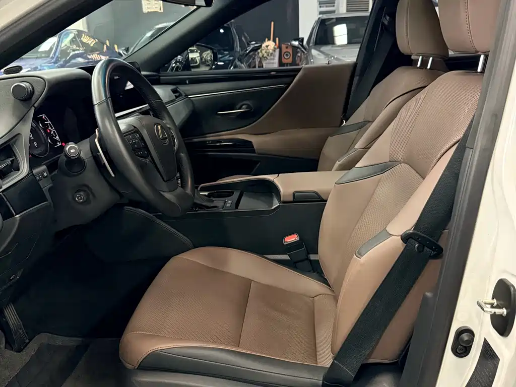 Lexus ES 2022 300h Excellence Edition купить на сайте DeffCars