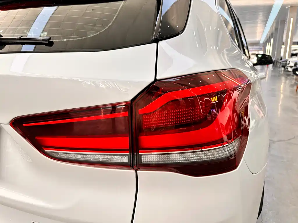 BMW X1 2022 sDrive25Li Leading Model купить на сайте DeffCars