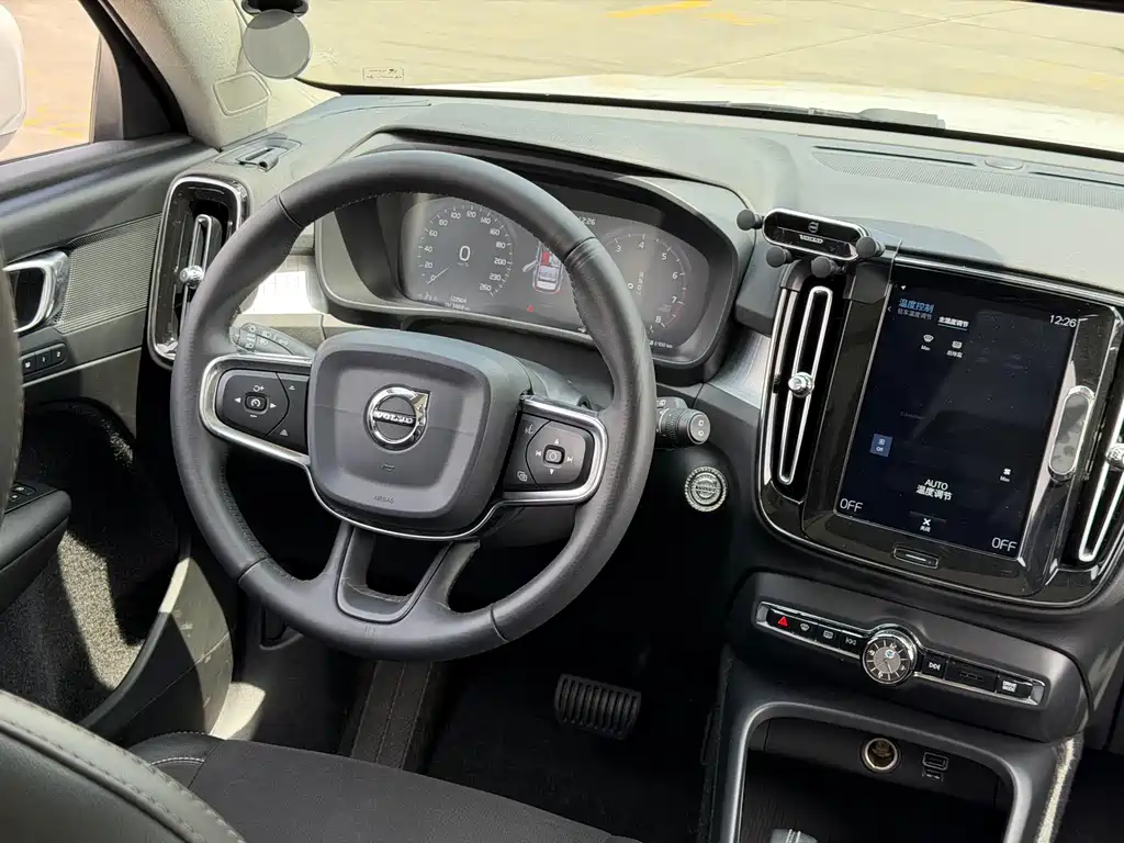 Volvo XC40 2020 T3 Smart Travel Fashion Edition купить на сайте DeffCars