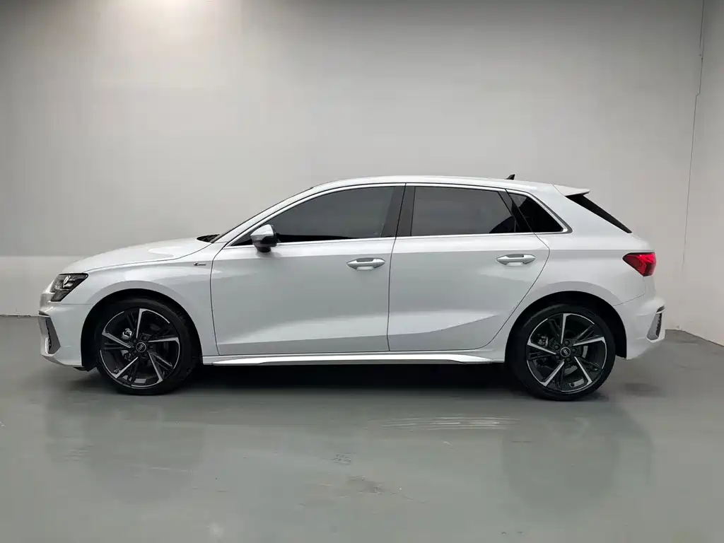 Audi A3 2024 Sportback 35 TFSI Fashion Sporty купить на сайте DeffCars