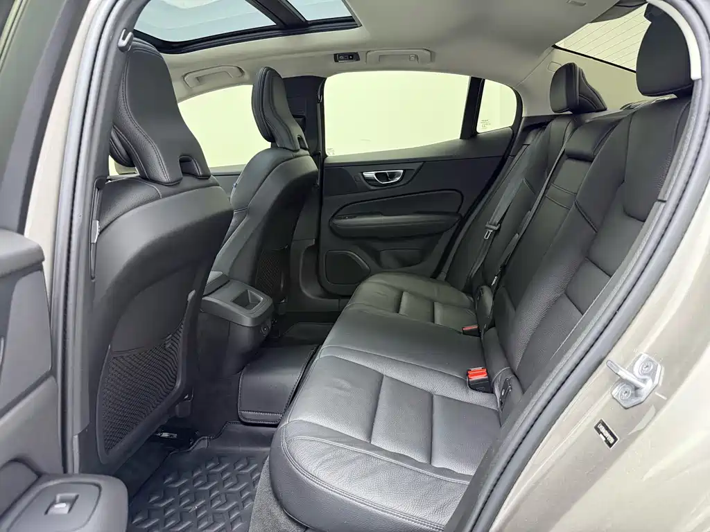Volvo S60 2021 T4 Zhiyuan Luxury Edition купить на сайте DeffCars