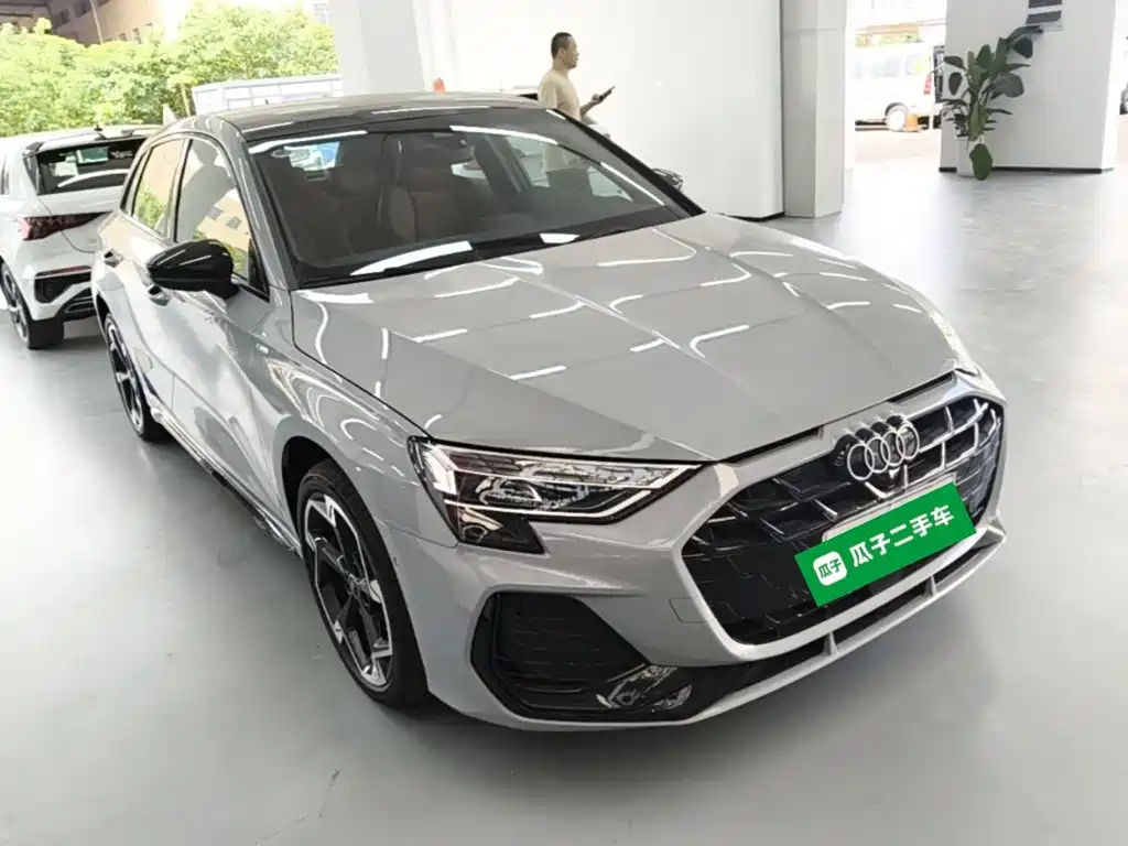 Audi A3 2026 Sportback 35TFSI Flying Spur Exclusive + Luxury Premium Package купить на сайте DeffCars