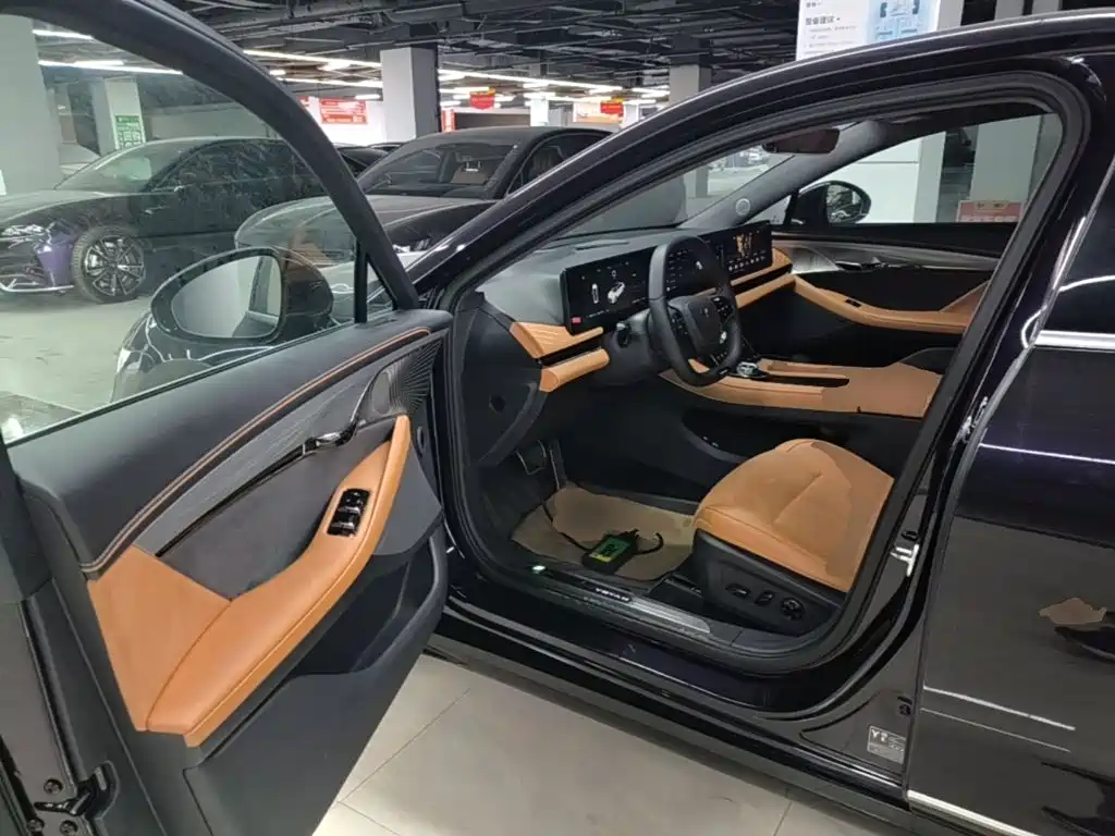 Lantu Chasing Light 2024 PHEV four-wheel drive ultra-long range flagship version купить на сайте DeffCars