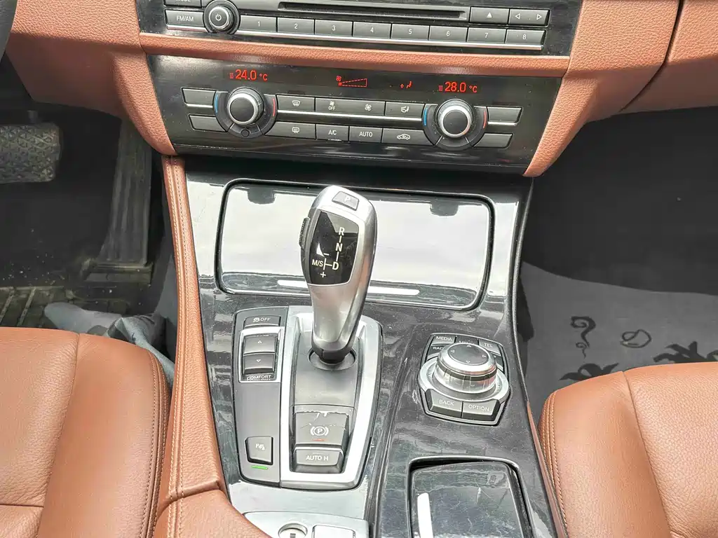 BMW 5 Series 2013 520Li Elegant купить на сайте DeffCars