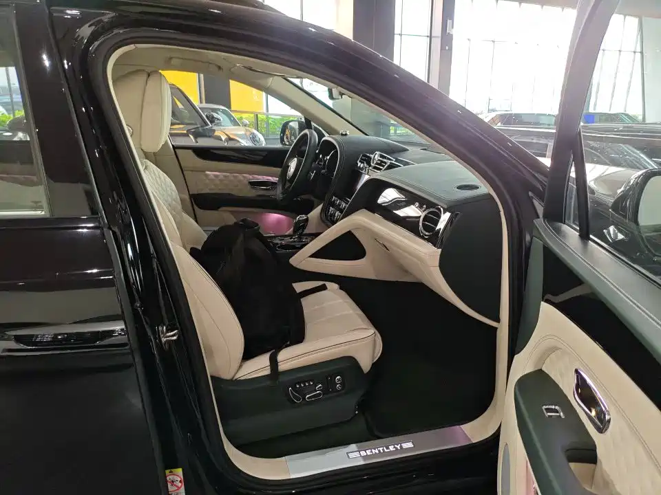 Bentayga 2021 4.0T V8 купить на сайте DeffCars