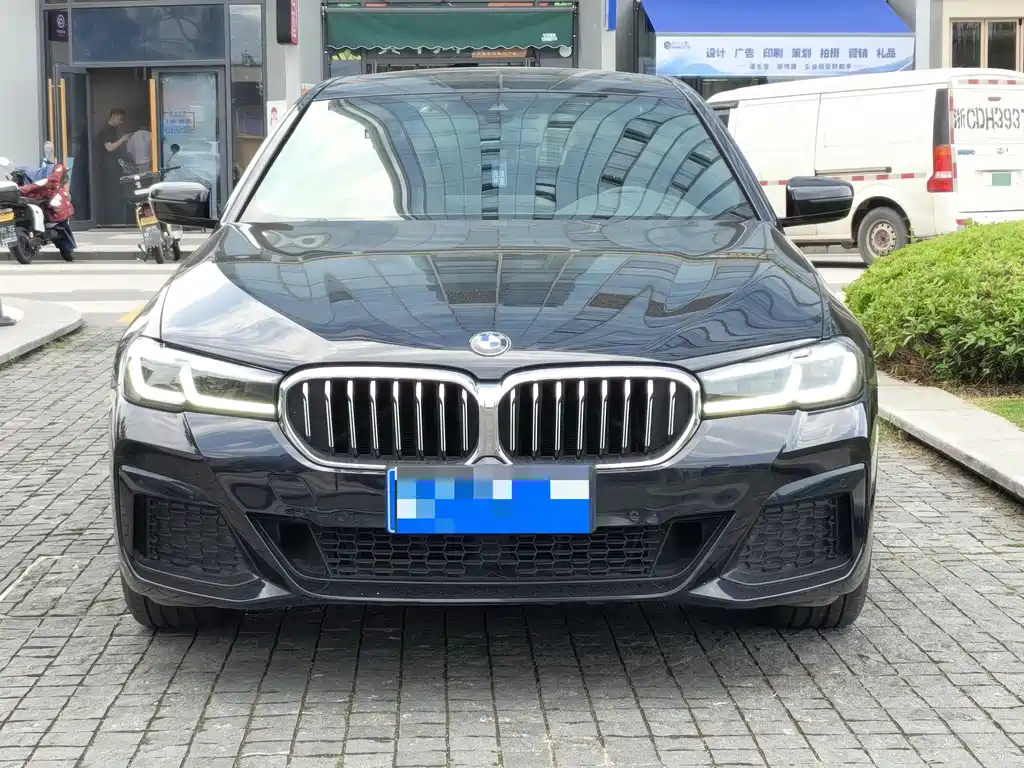 BMW 5 Series 2022 facelift 530Li leading M sports package купить на сайте DeffCars
