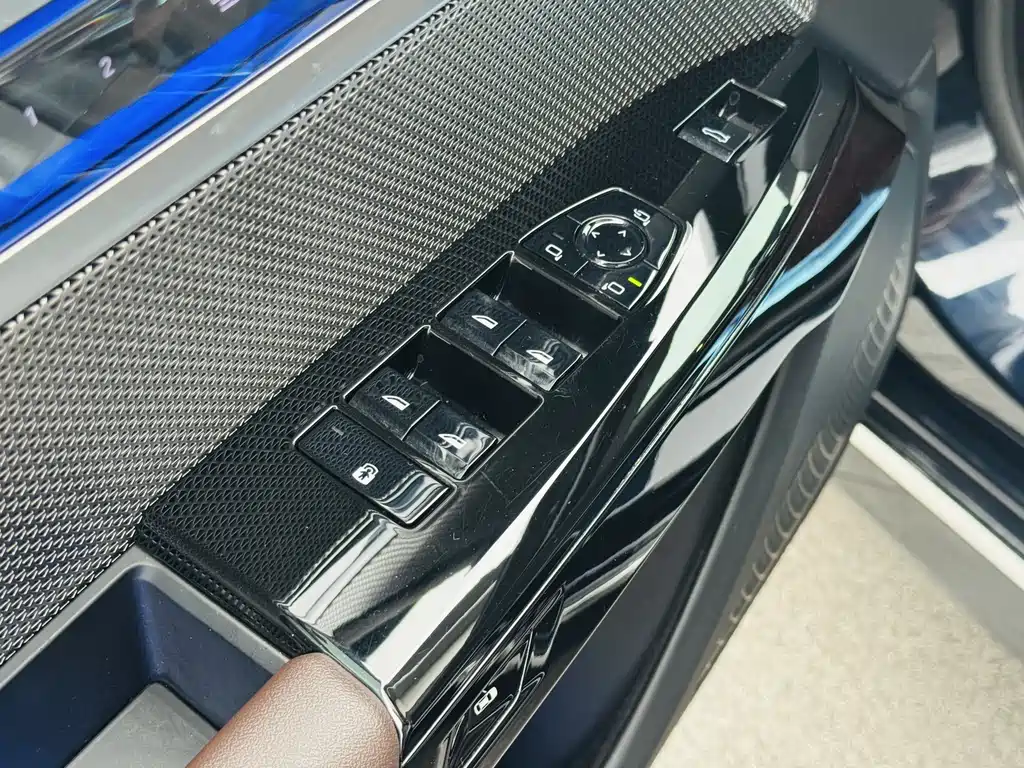 BMW 7 Series 2023 740Li Leading M Sports Package купить на сайте DeffCars