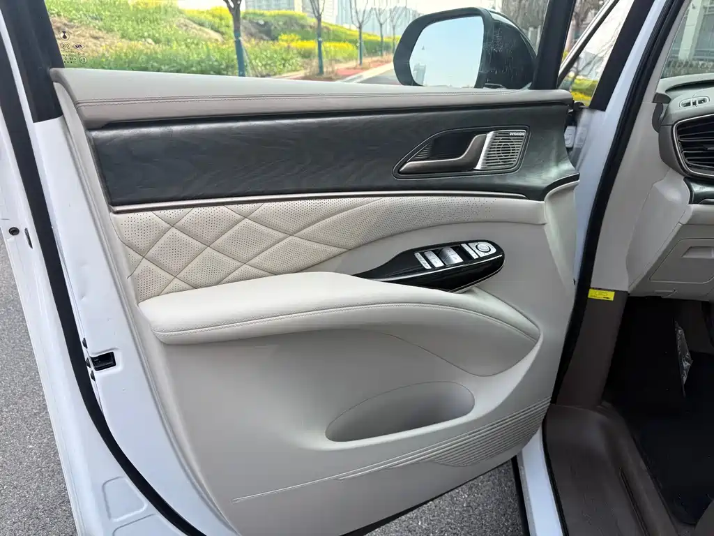 Denza D9 2022 DM-i 945 luxury model купить на сайте DeffCars