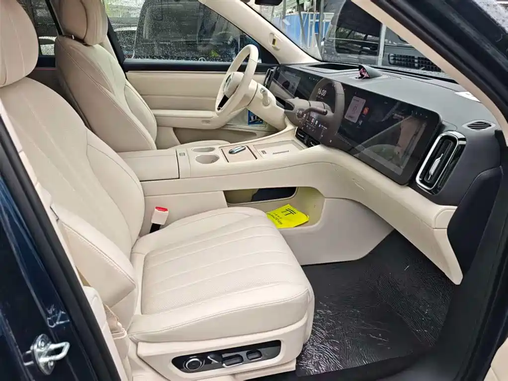 Wenjie M8 2025 extended range Ultra version 53.4kWh 6-seat version 192-line lidar) купить на сайте DeffCars