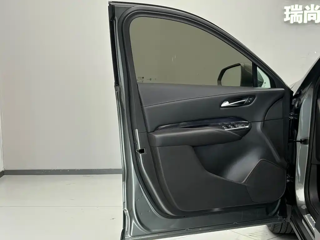 Cadillac XT4 2018 28T two-wheel drive technology купить на сайте DeffCars