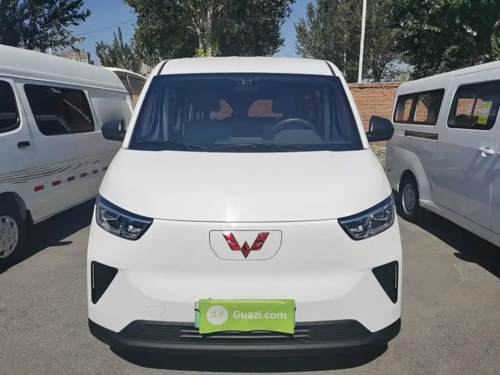 Wuling Yangguang 2024 300km Comfort Bus Version 75kW купить на сайте DeffCars