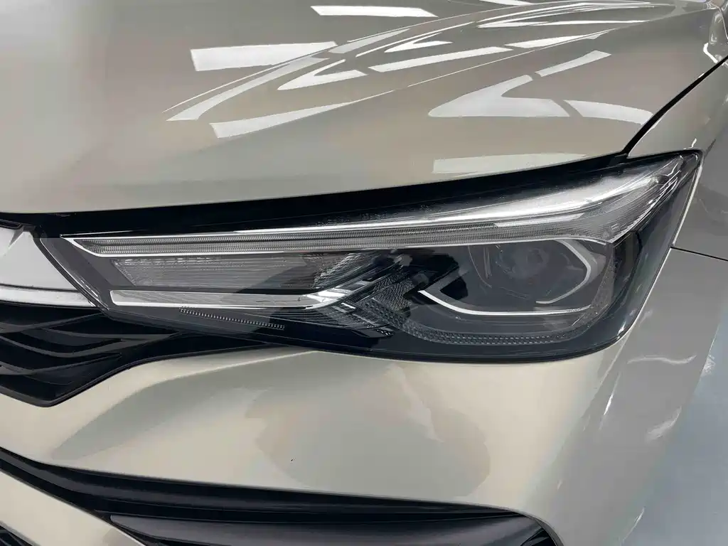 Roewe i5 2021 1.5L CVT Platinum Edition купить на сайте DeffCars