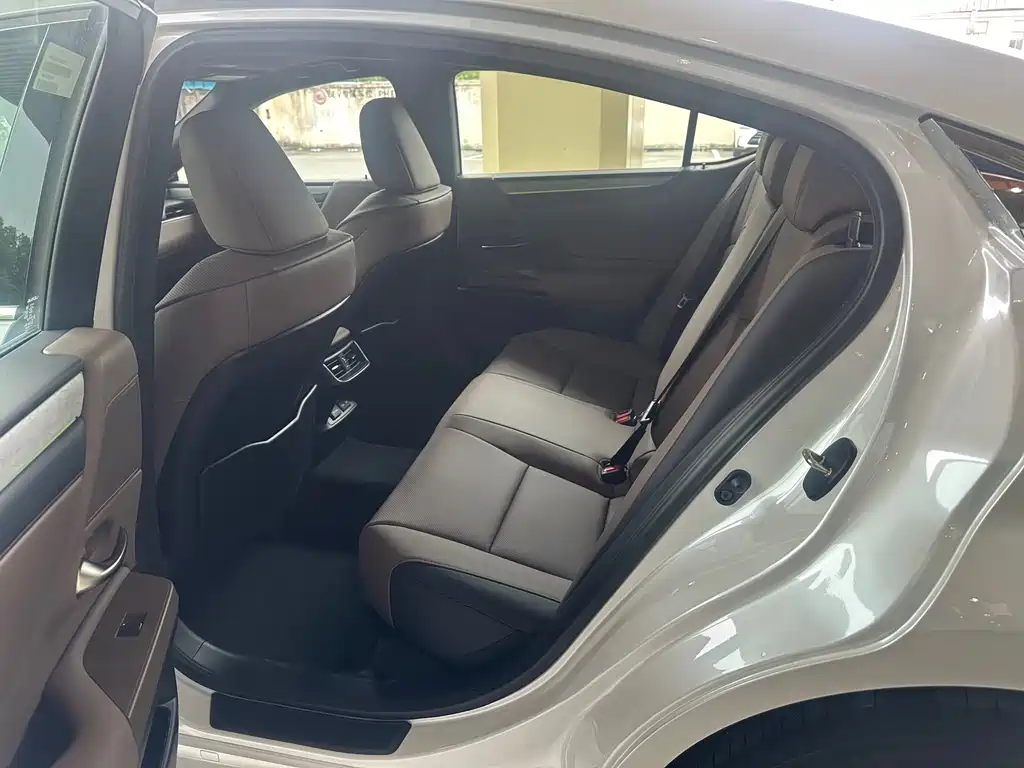 Lexus ES 2025 200 Premium Edition купить на сайте DeffCars