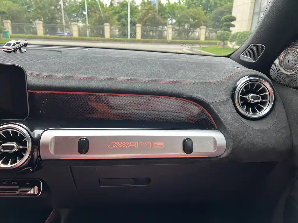 Mercedes-Benz GLB AMG 2021 facelift AMG GLB 35 4MATIC купить на сайте DeffCars