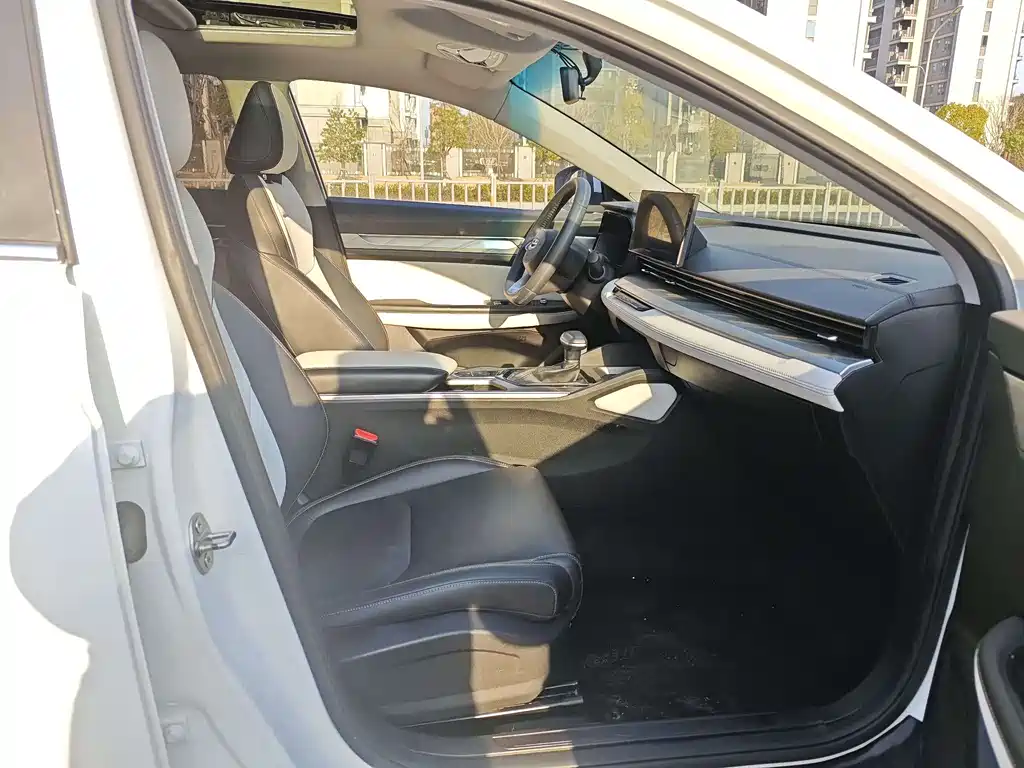 Emgrand L 2022 1.4T CVT premium model купить на сайте DeffCars