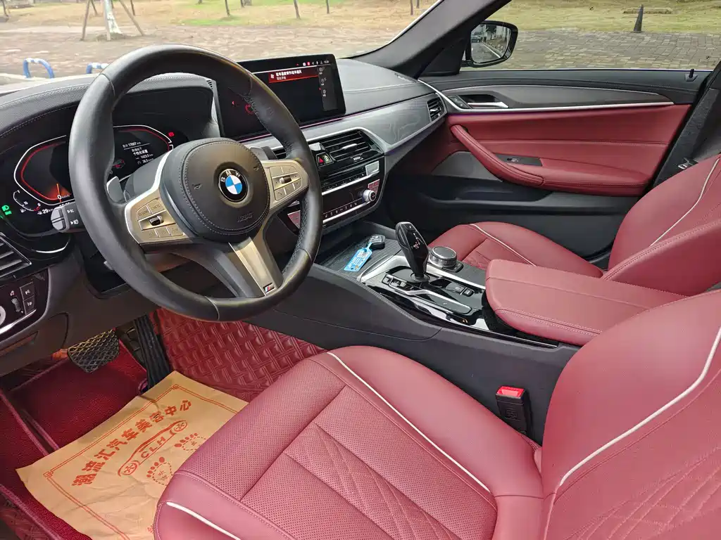 BMW 5 Series 2023 530Li Leading M Sports Package купить на сайте DeffCars