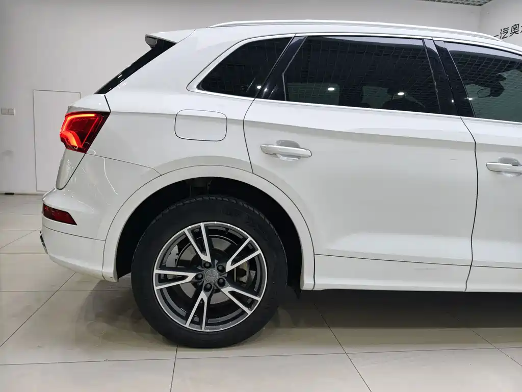 Audi Q5L 2018 40 TFSI enjoys fashionable style, National V купить на сайте DeffCars