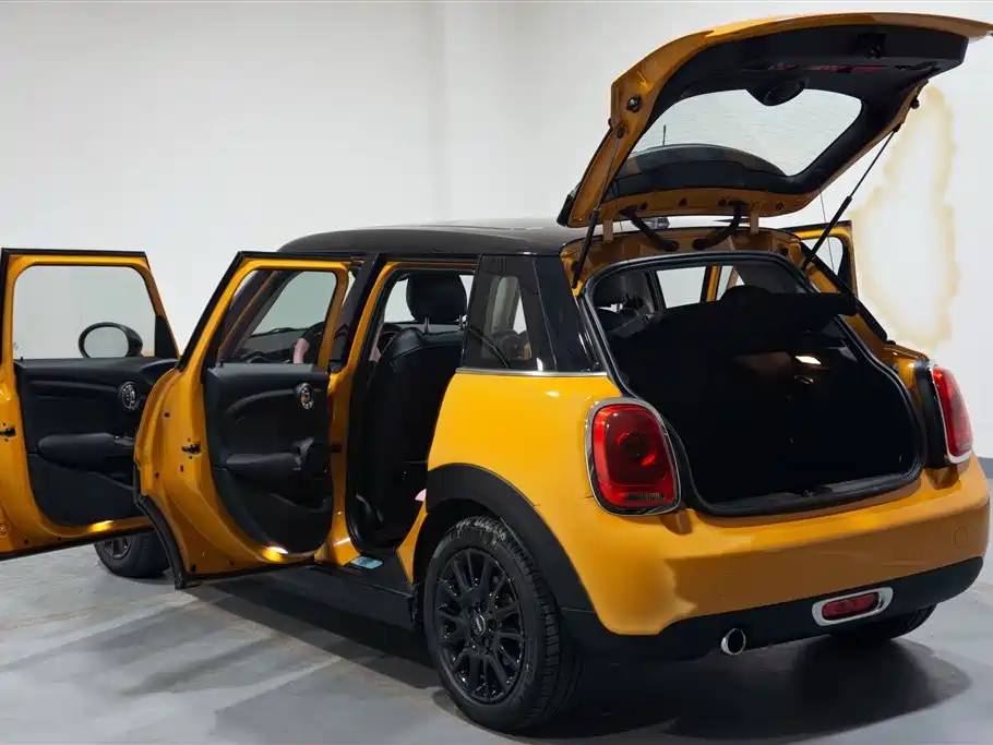 MINI 2016 1.5T COOPER five-door version купить на сайте DeffCars