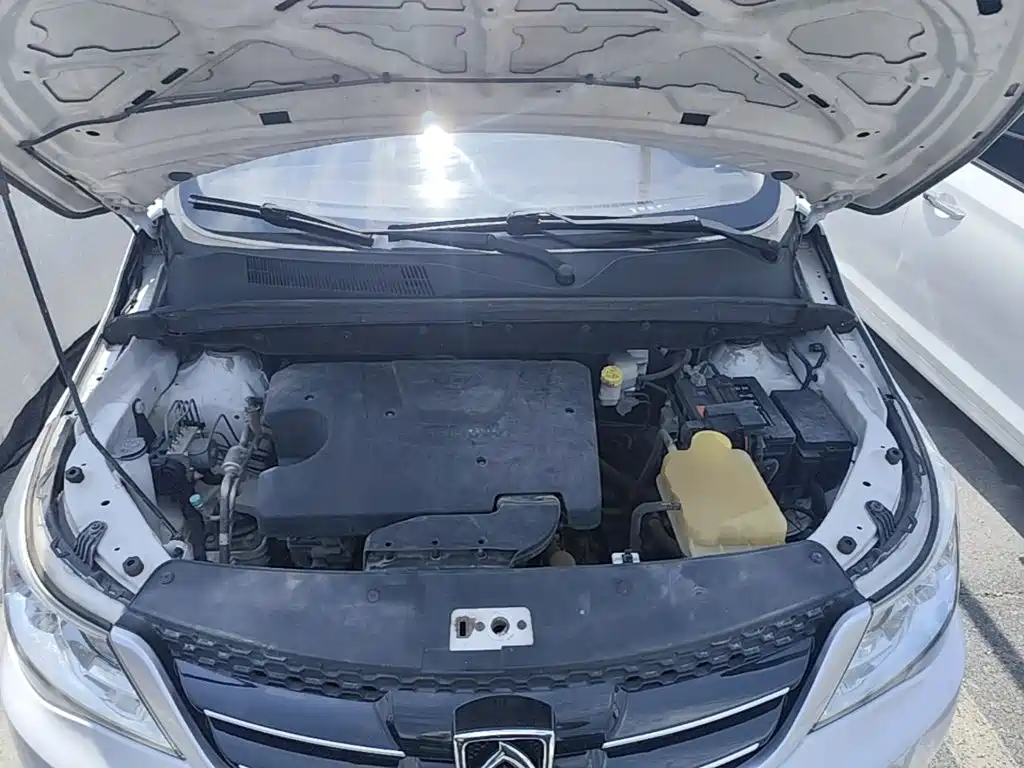 Baojun 730 2016 facelift 1.5L manual standard 7 seats National V купить на сайте DeffCars