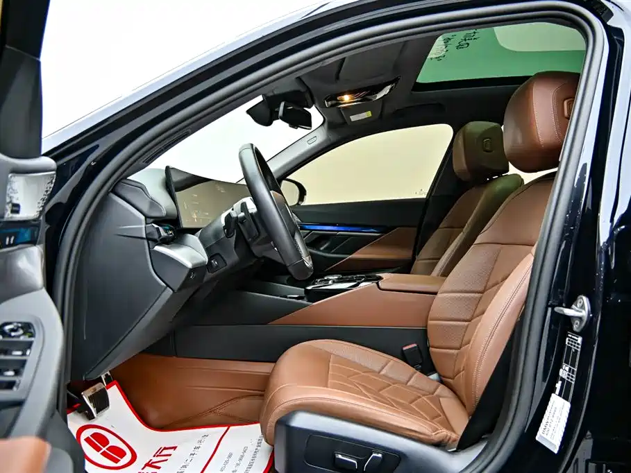 BMW 5 Series 2024 530Li Leading M Sports Package купить на сайте DeffCars