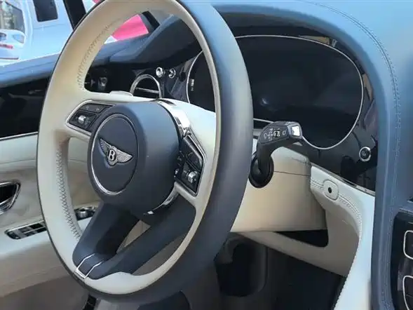 Bentayga 2022 4.0T V8 купить на сайте DeffCars