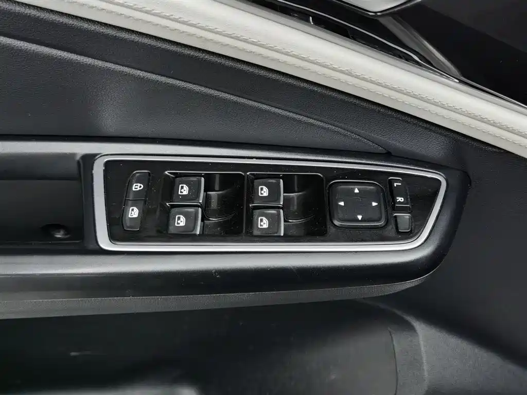 Jetta VS7 2023 280TSI automatic aggressive version купить на сайте DeffCars